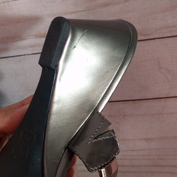 🌸🍀 Beautiful metallic sandals by Coach and Four - Picture 9 of 10